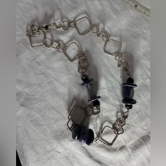 Hammered abstract vibe silvertone purple bead necklace - Picture 5 of 5